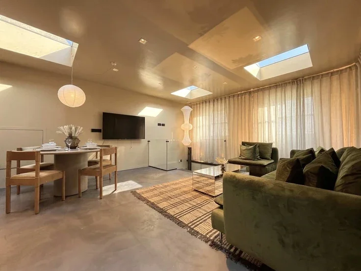 Flat Holland Park Avenue in Greater London