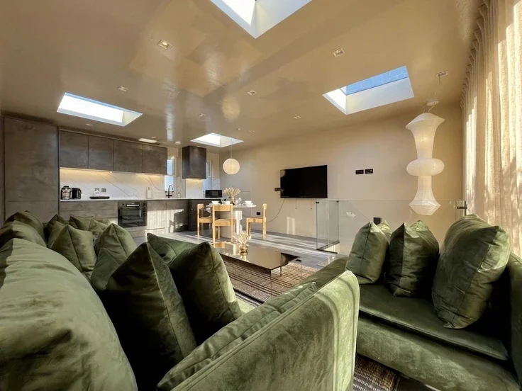 Flat Holland Park Avenue in Greater London