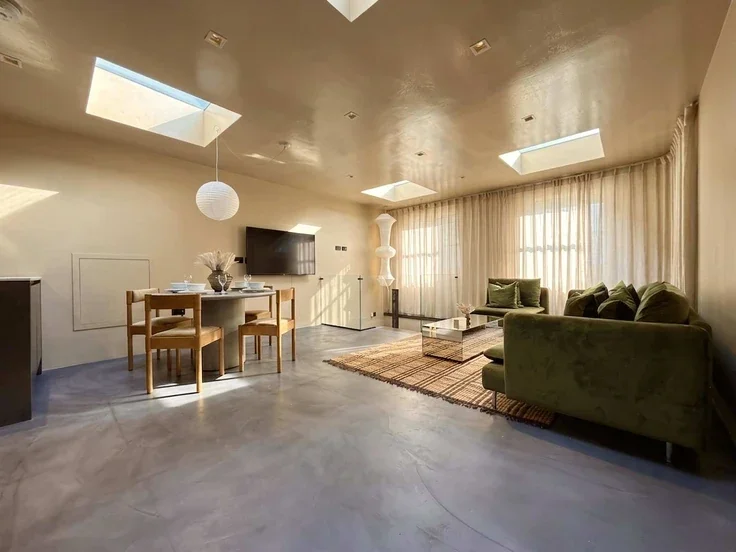 Flat Holland Park Avenue in Greater London