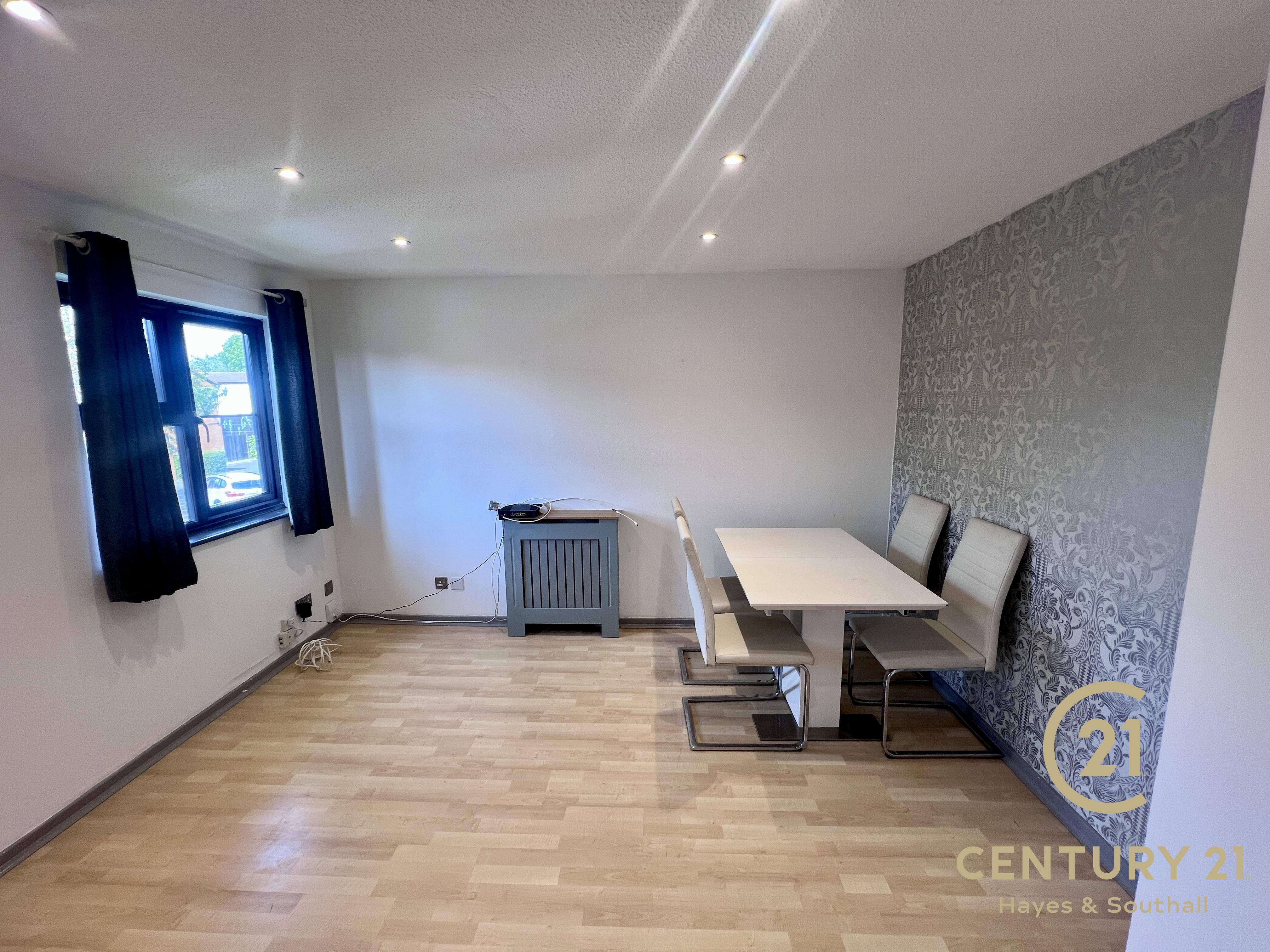 Flat Clarkes Drive in Greater London