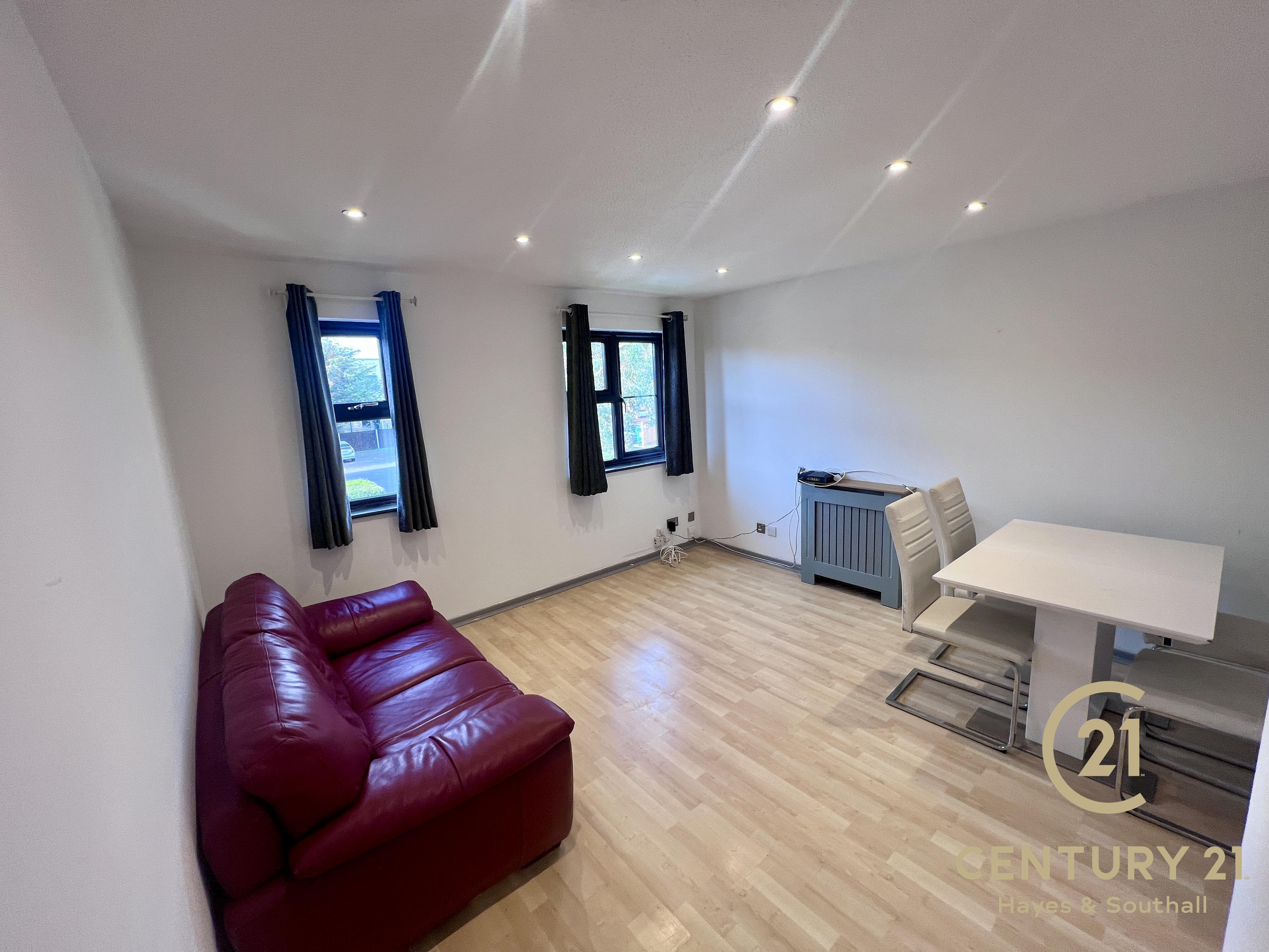 Flat Clarkes Drive in Greater London