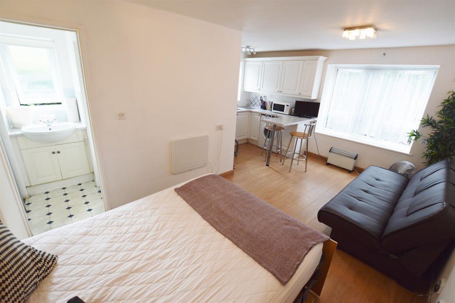 Flat Elmley Close in Greater London