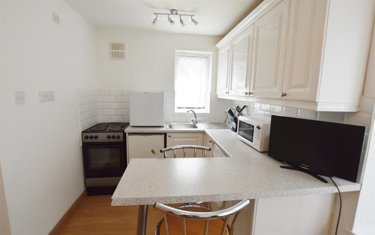 Flat Elmley Close in Greater London