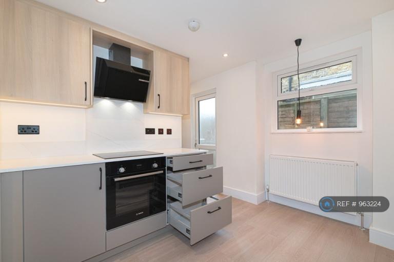 Flat Ridley Road in Greater London