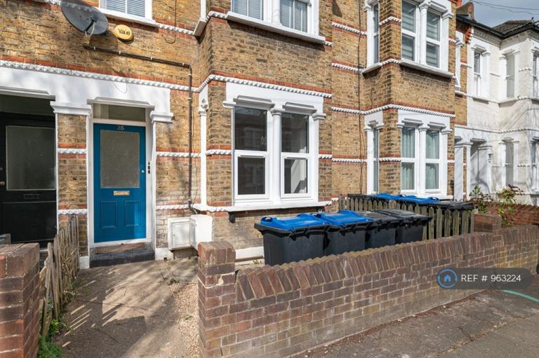 Flat Ridley Road in Greater London