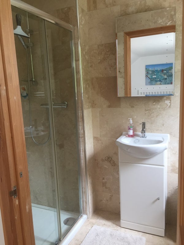 Flat Northleigh Lane in Furzehill