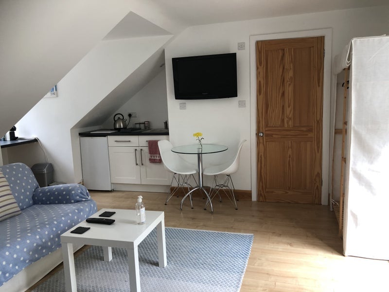 Flat Northleigh Lane in Furzehill