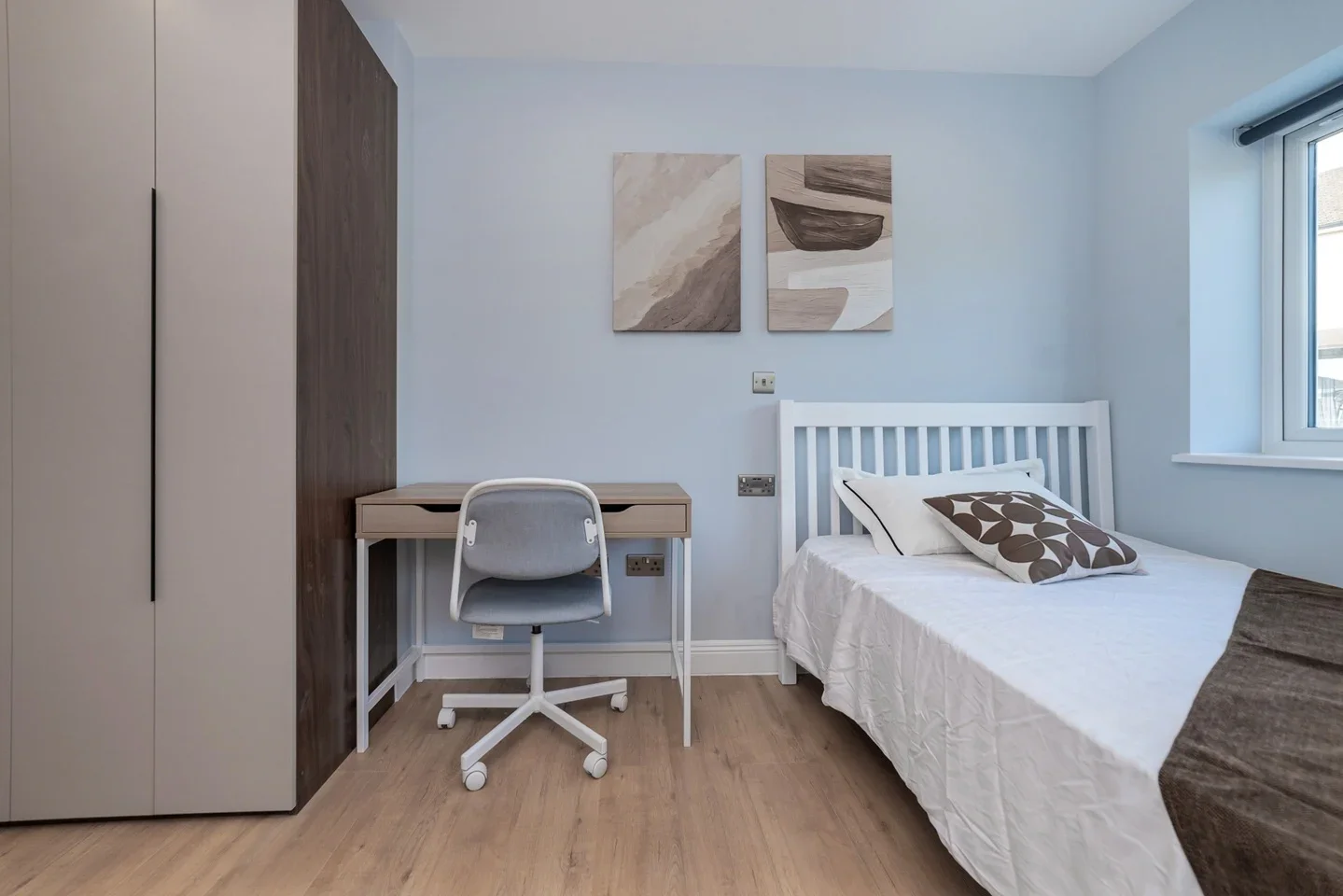 Room Coombe Walk in Greater London