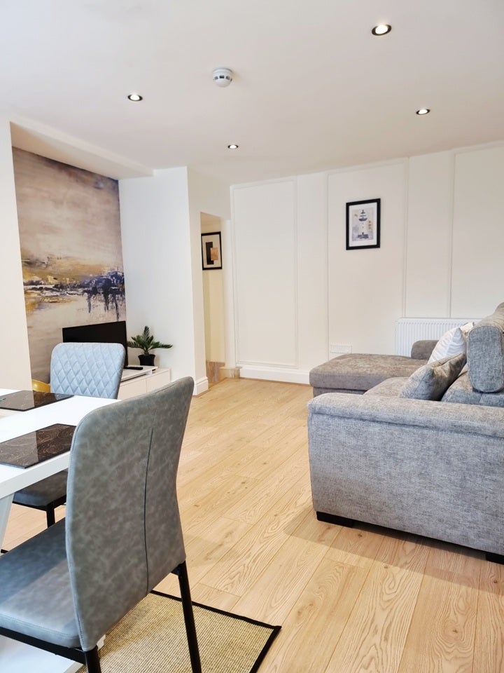 Flat Madrepore Road in Torquay