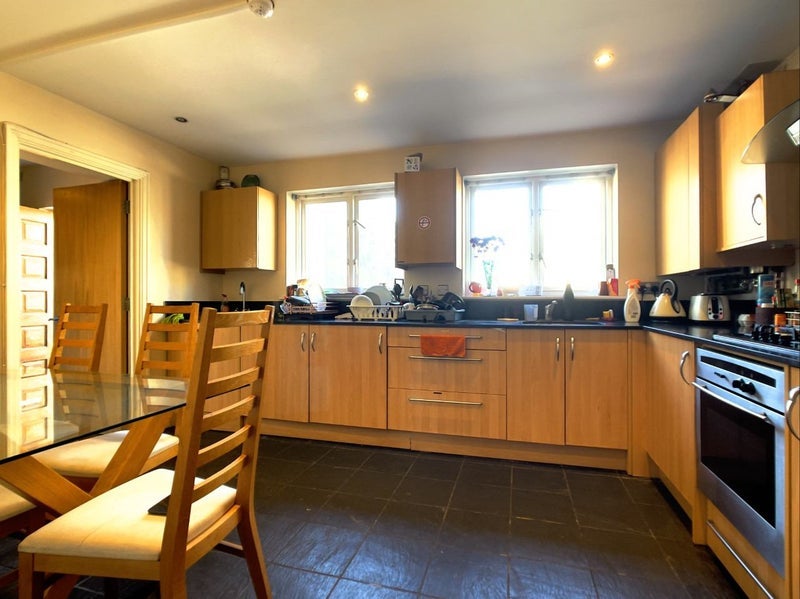 Room St. Davids Square in Greater London