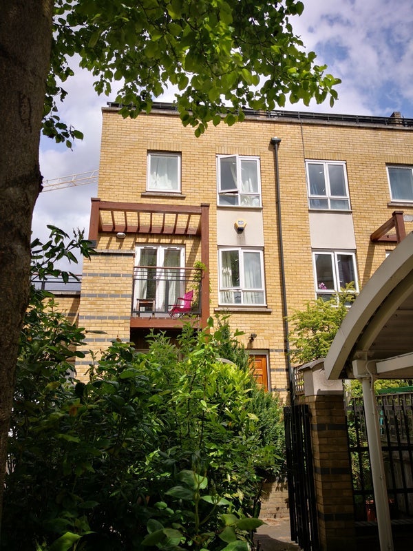 Room St. Davids Square in Greater London