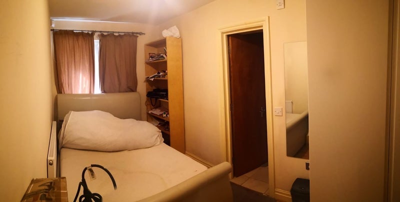 Room St. Davids Square in Greater London