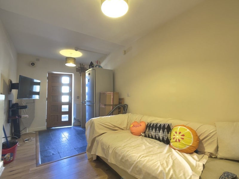 Room St. Davids Square in Greater London