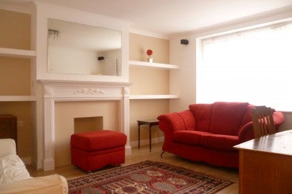 Flat Ashfield Avenue in Hertsmere