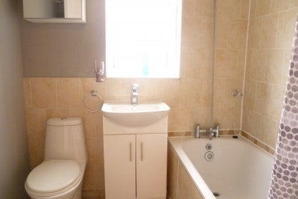 Flat Ashfield Avenue in Hertsmere