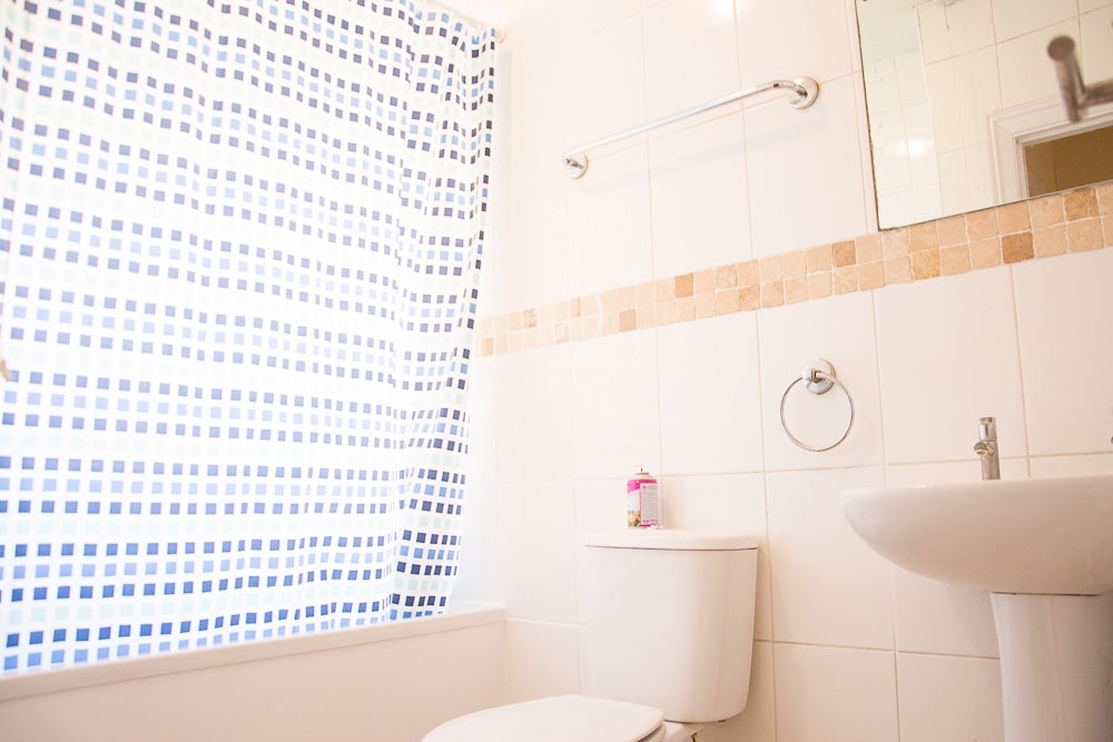 Room Roehampton Vale in Greater London