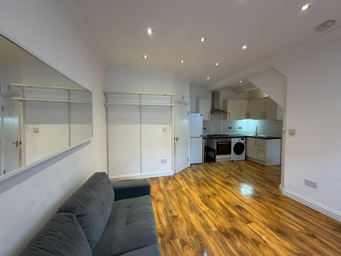 Flat Acton Lane in Greater London