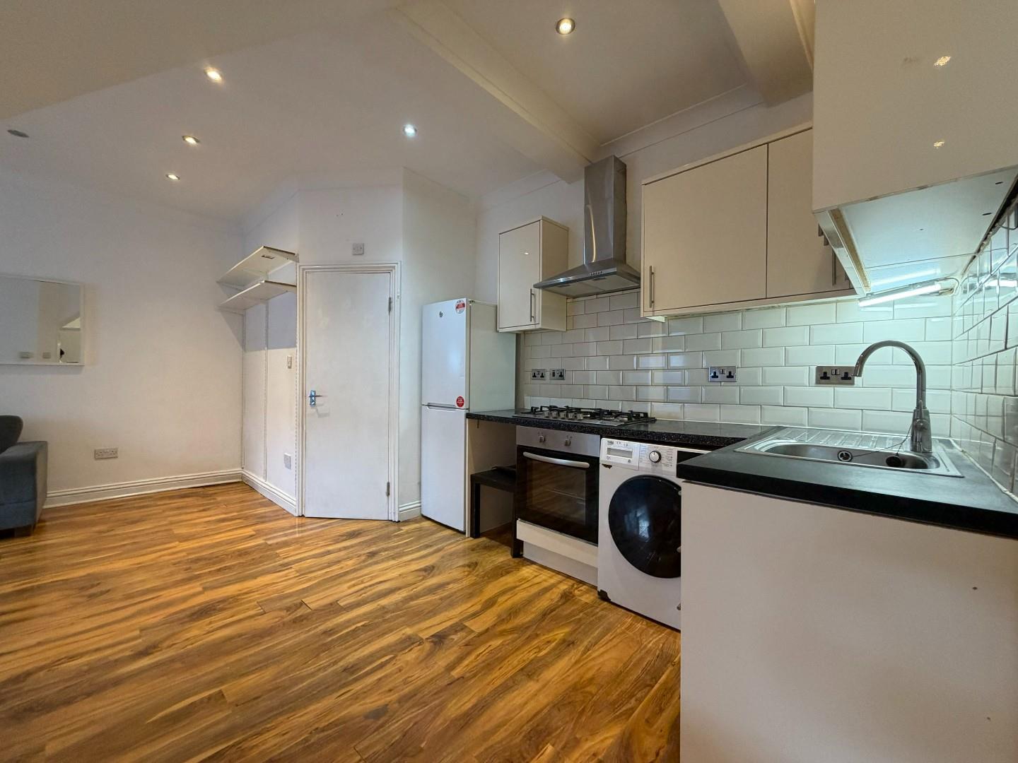 Flat Acton Lane in Greater London