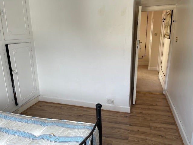 Room Robson Avenue in Greater London