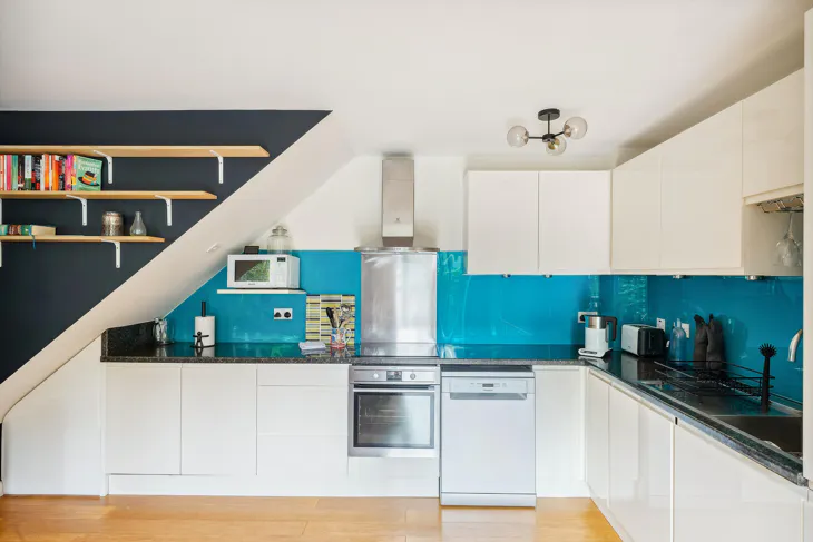 Flat Asher Way in Greater London