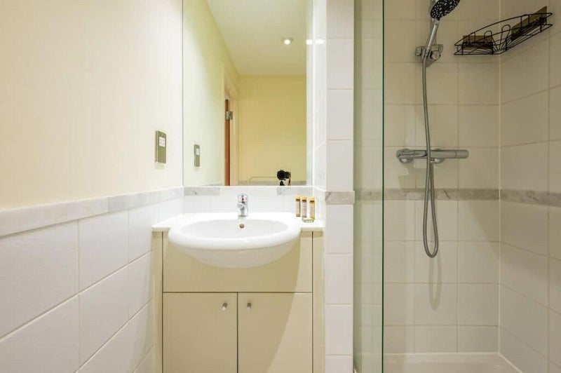 Room Belvedere Road in Greater London