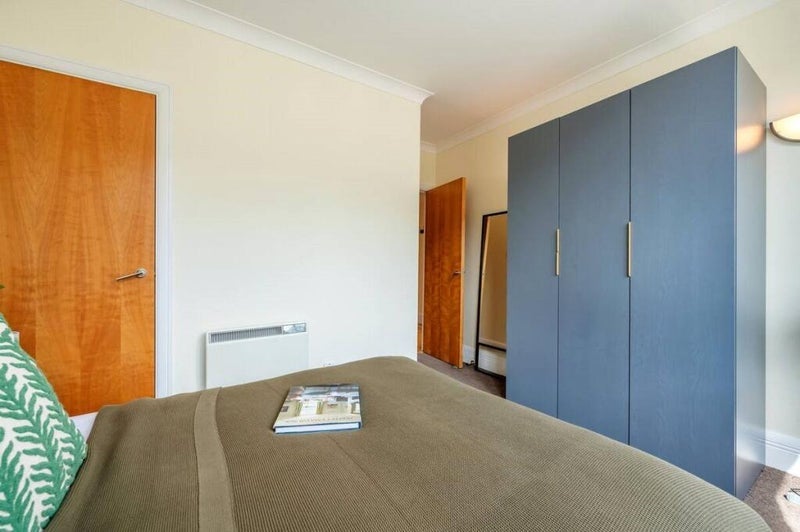 Room Belvedere Road in Greater London