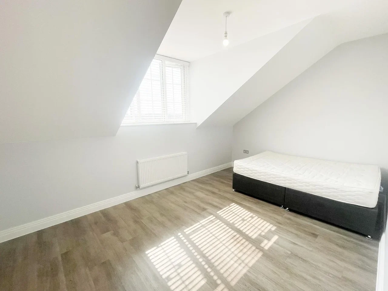 Flat Crawley Green Road in Luton
