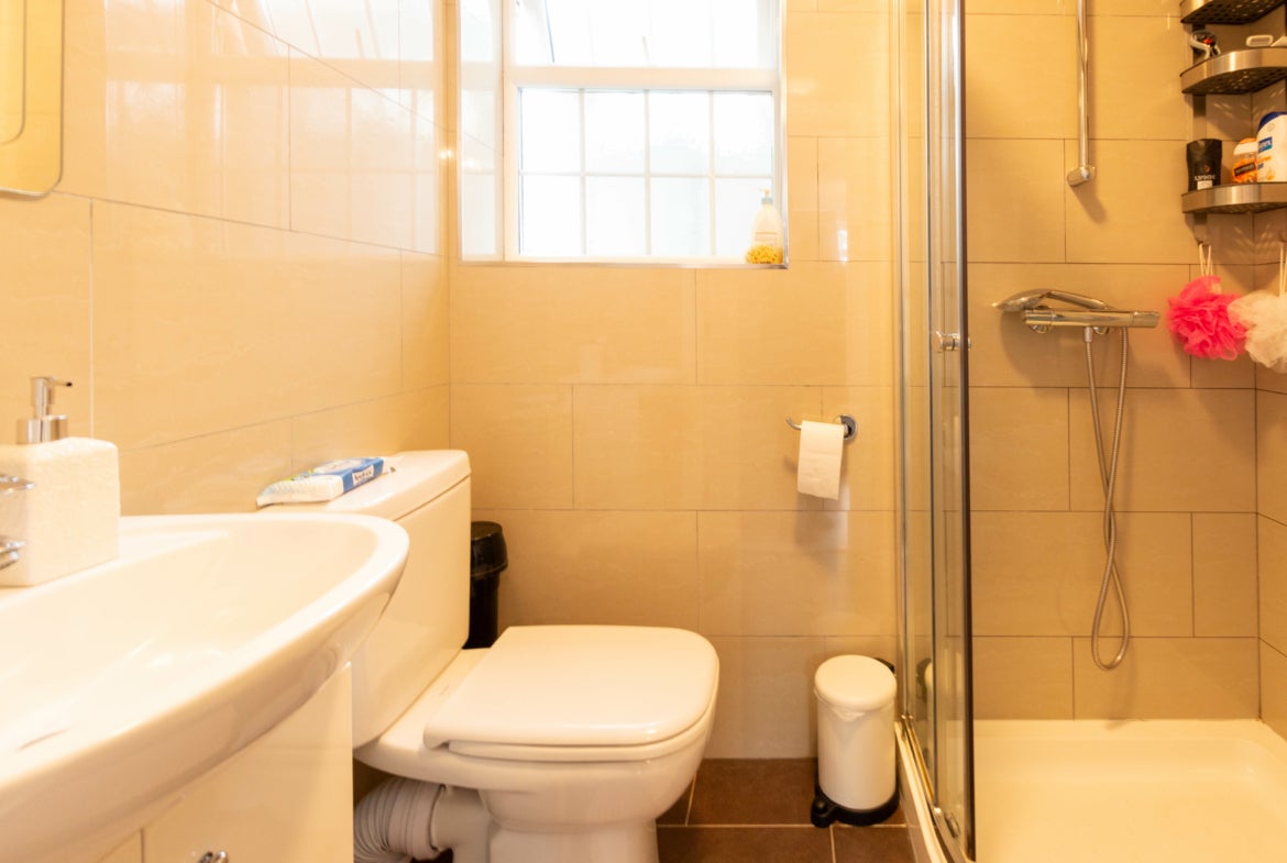 Flat Culver Grove in Greater London