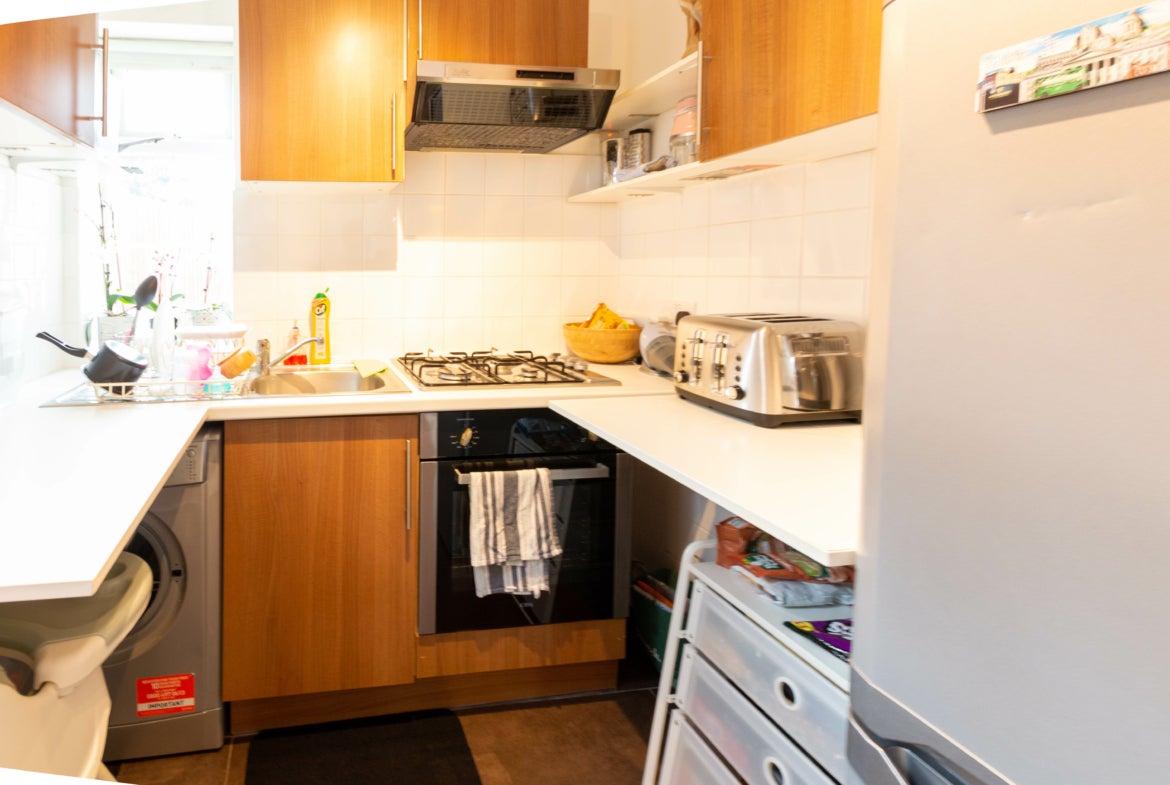 Flat Culver Grove in Greater London