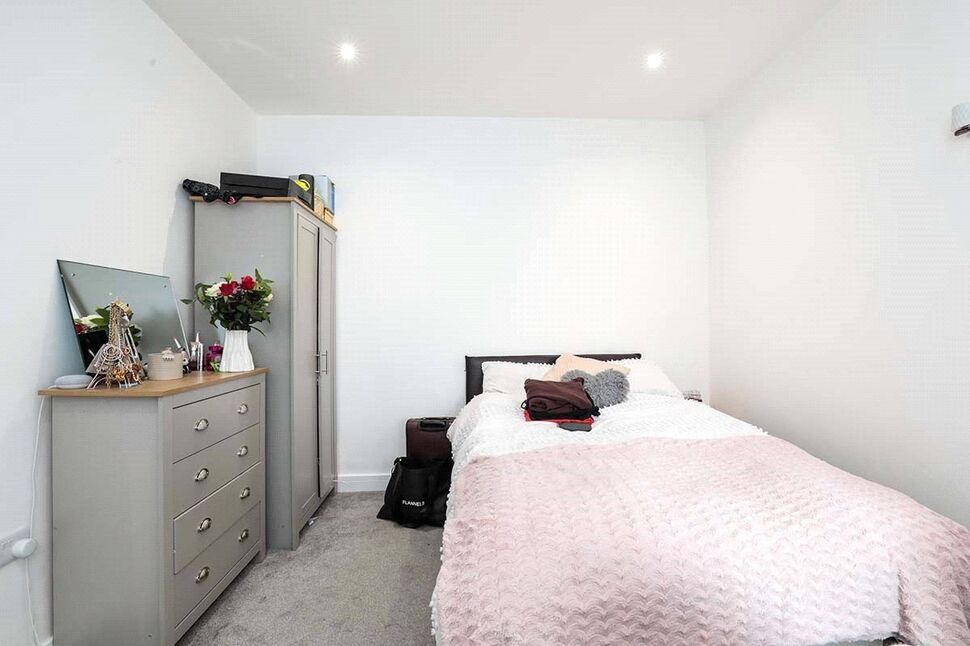 Room Margate Road in Portsmouth