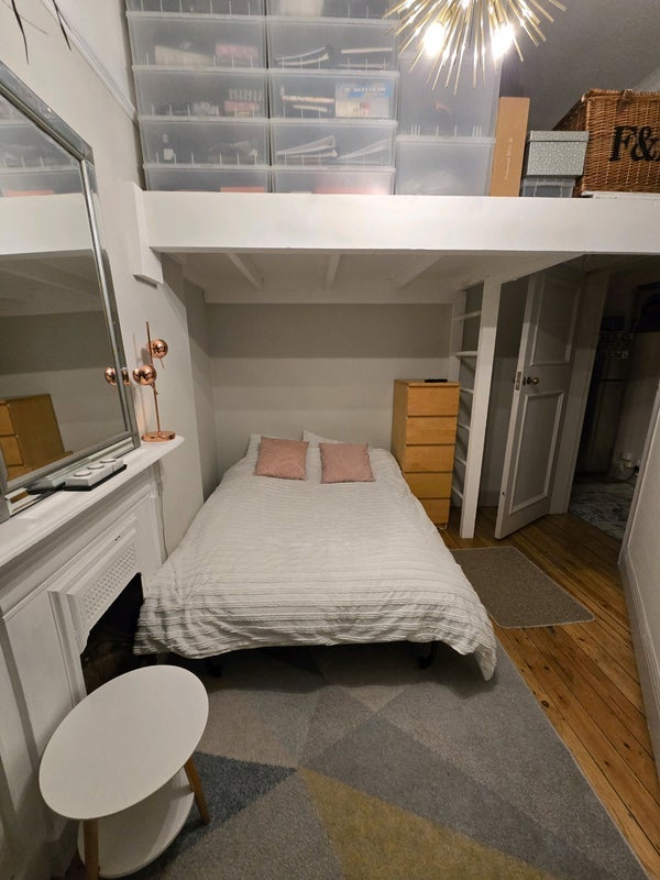 Room Edith Villas in Greater London