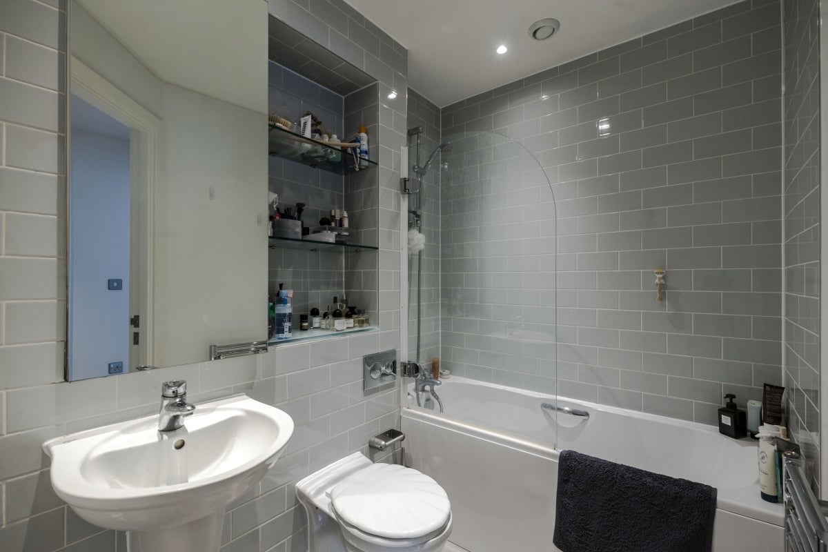 Flat Appleford Road in Greater London