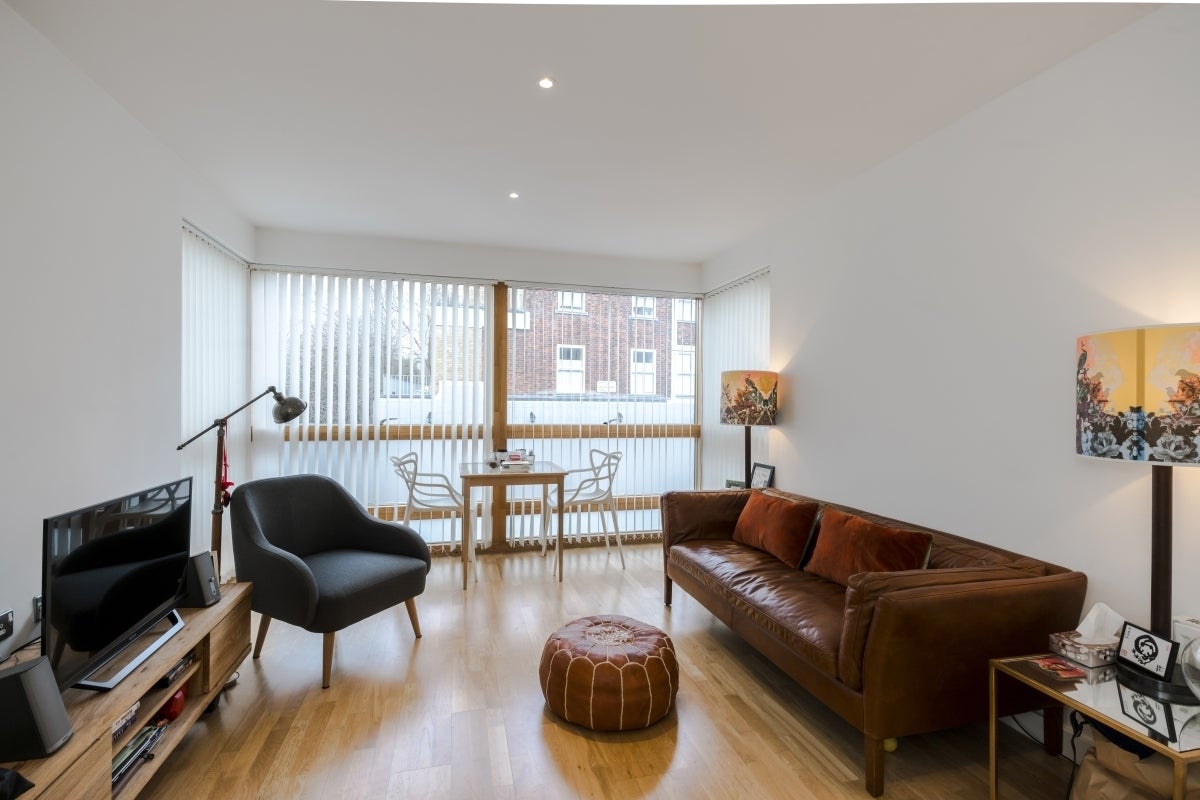 Flat Appleford Road in Greater London