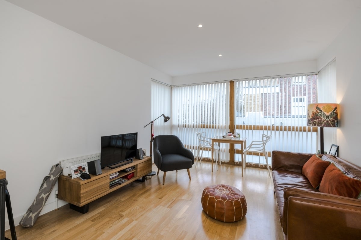Flat Appleford Road in Greater London
