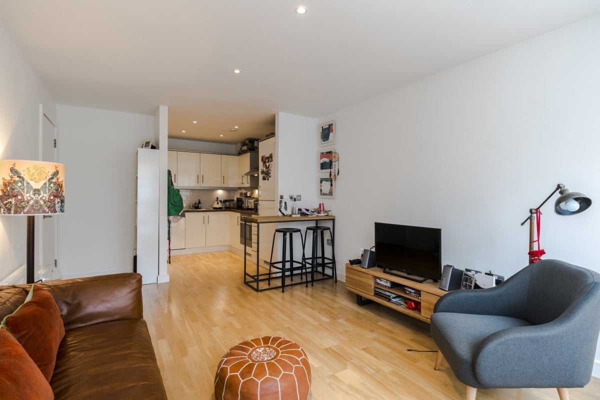 Flat Appleford Road in Greater London