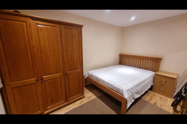 Flat Hounslow Road in London
