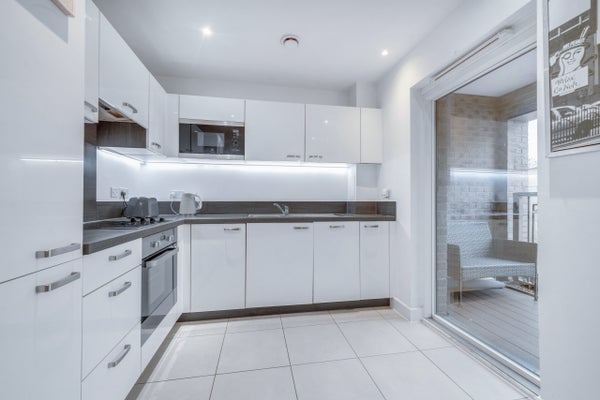Flat Adenmore Road in London