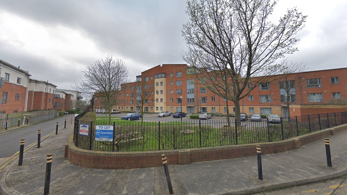 Room Master Gunner Place in Greater London