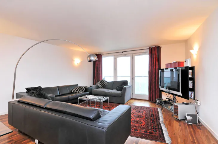 Flat Fairmont Avenue in Greater London