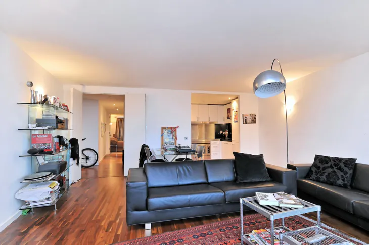 Flat Fairmont Avenue in Greater London
