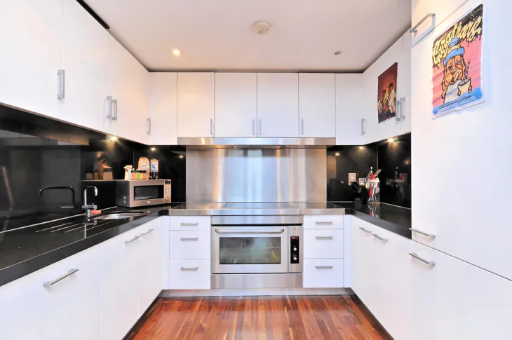Flat Fairmont Avenue in Greater London
