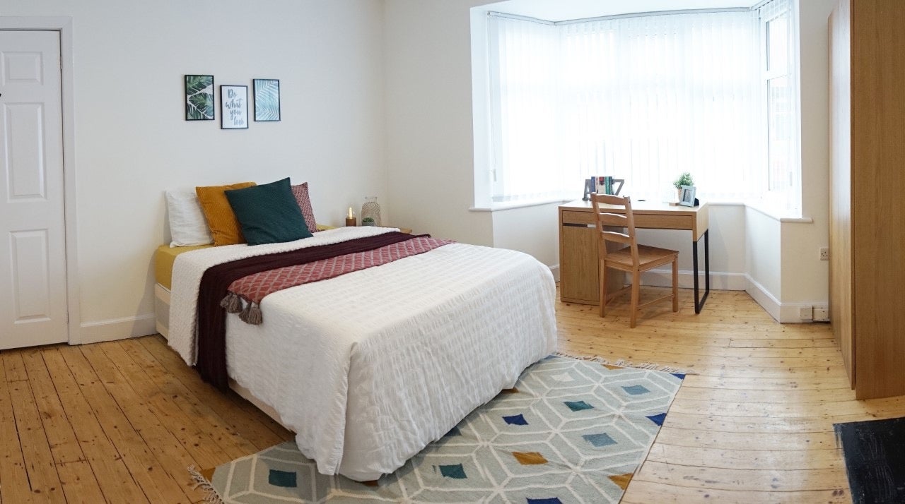Flat Biddlestone Road in Newcastle upon Tyne