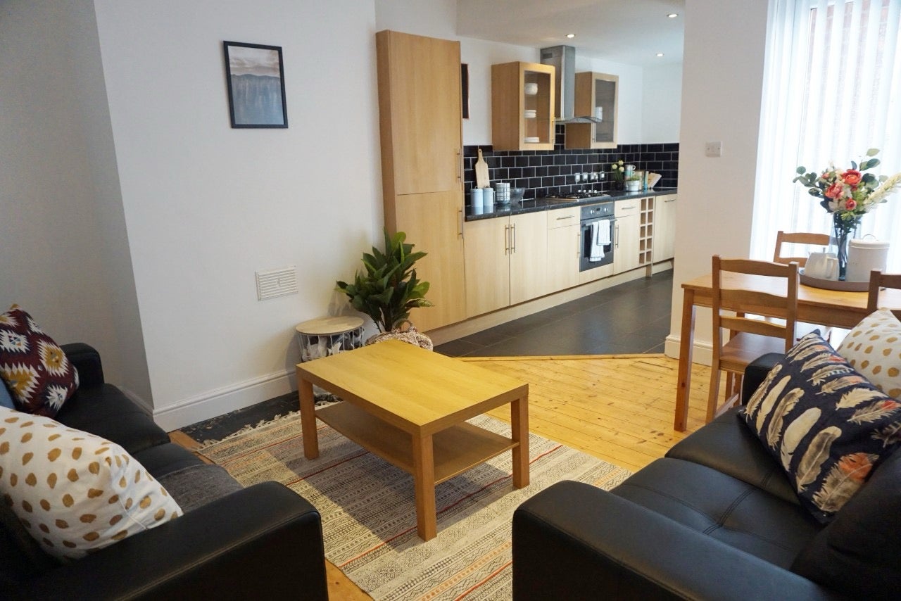 Flat Biddlestone Road in Newcastle upon Tyne
