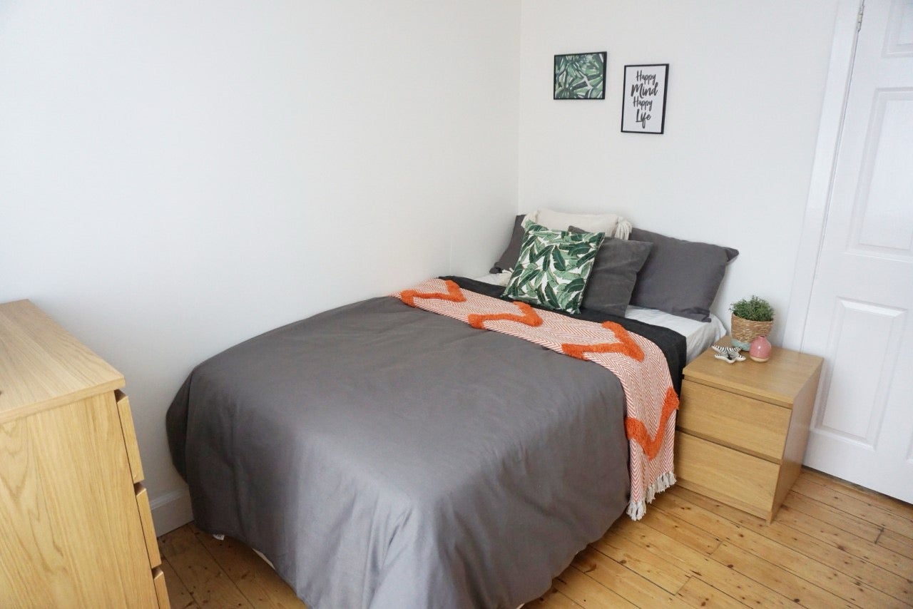 Flat Biddlestone Road in Newcastle upon Tyne