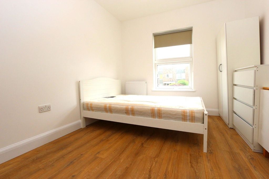 Room Hertford Road in Greater London