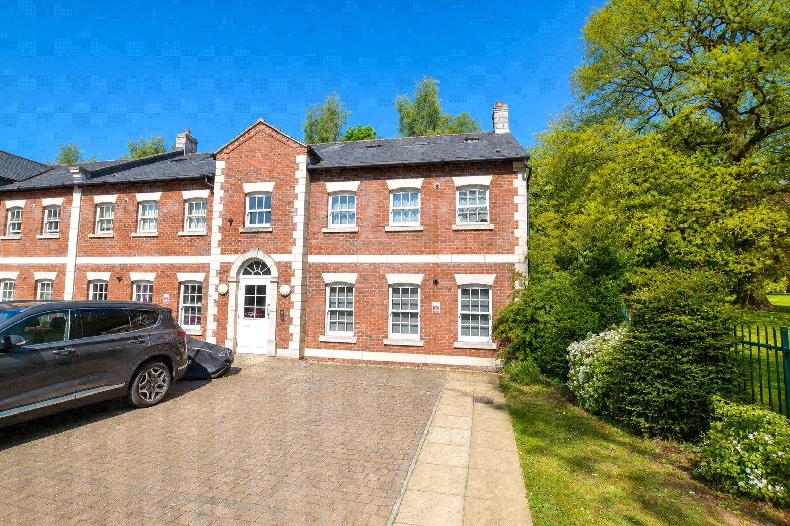 Flat Thornton Hall Close in Northampton