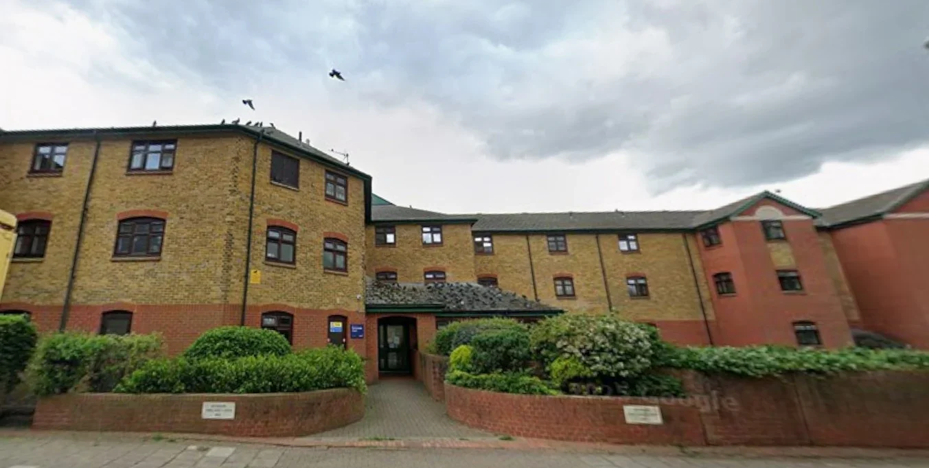 Flat Fontley Way in Greater London