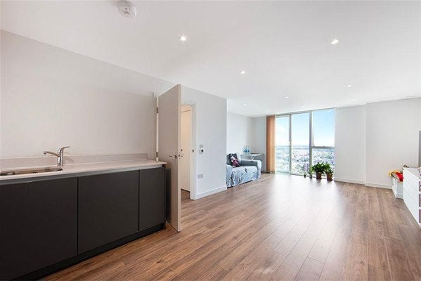 Flat Bedford Park in Greater London