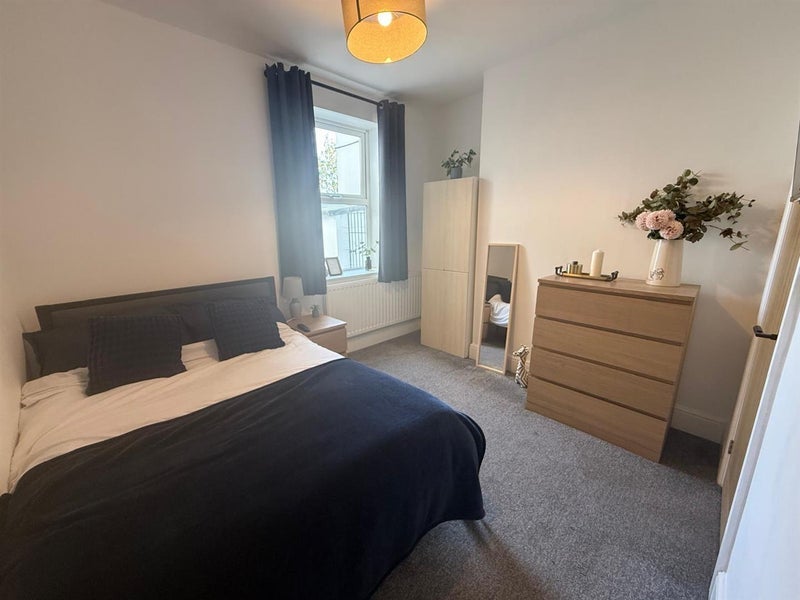 Room West Hill Drive in Mansfield Woodhouse