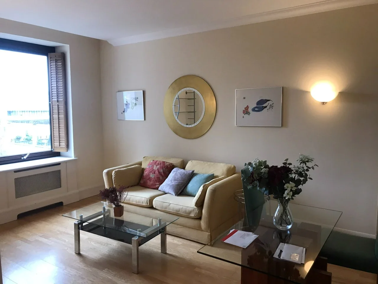 Flat Belvedere Road in Greater London
